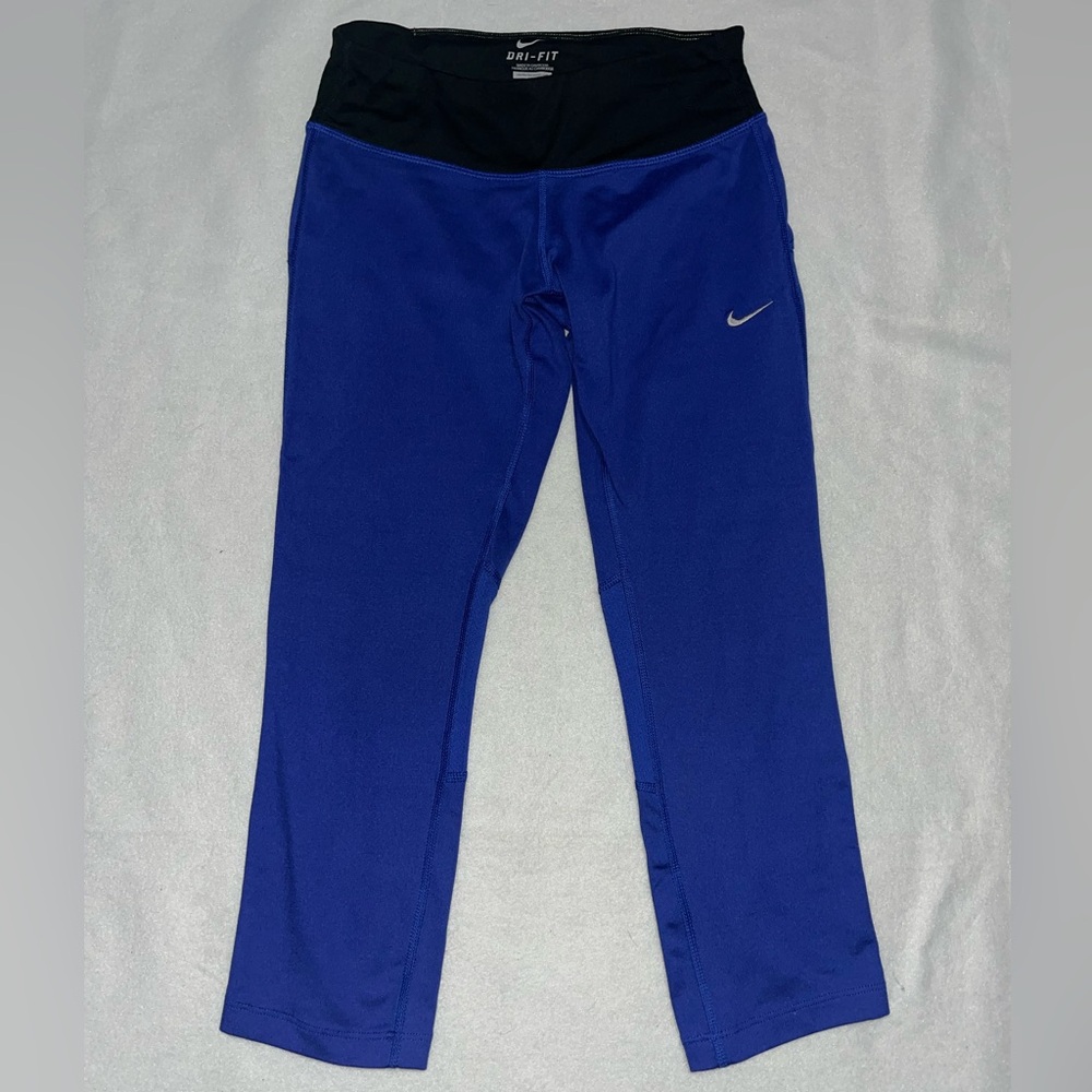 Nike Women’s Black and Blue Leggings
